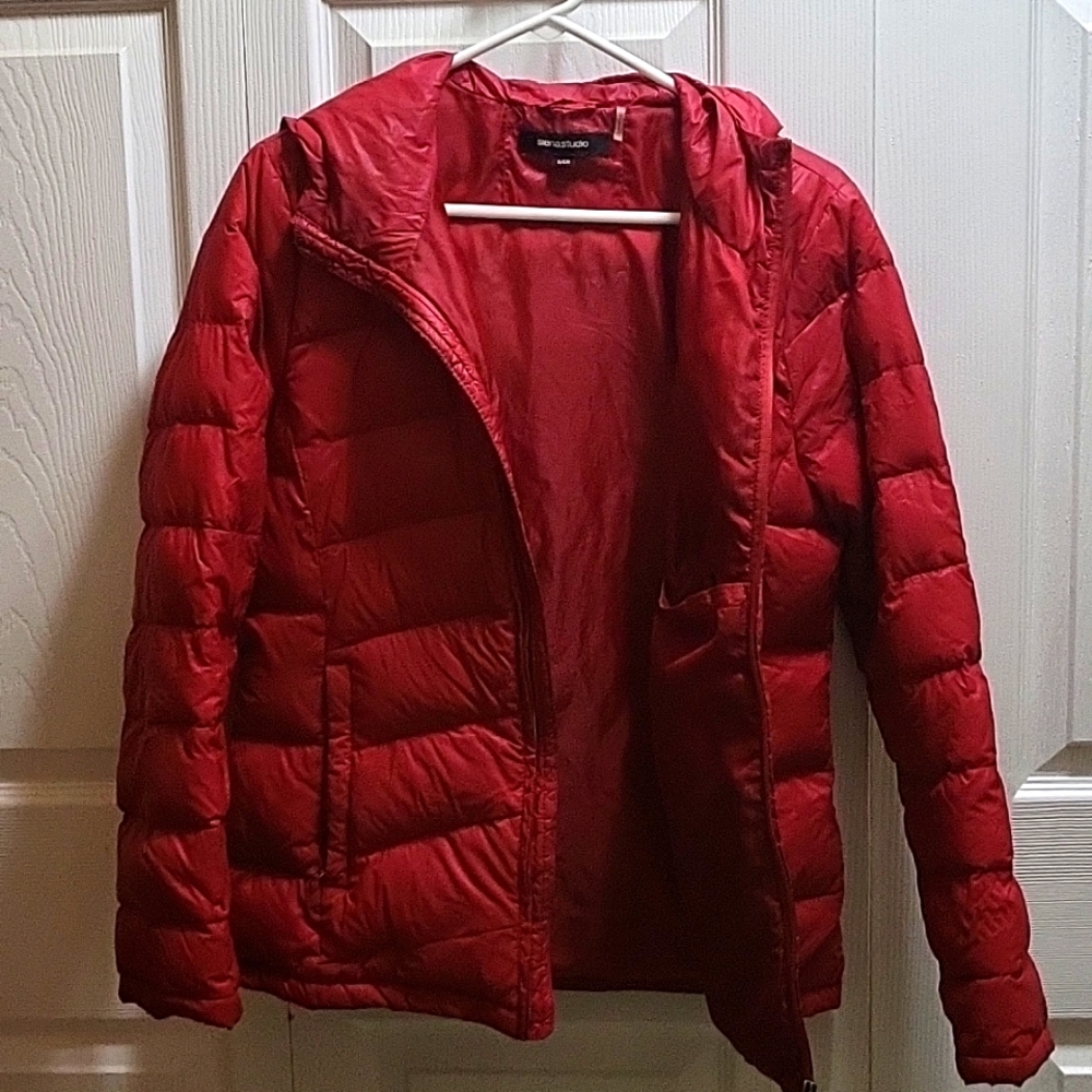 SIENA STUDIO red 90% duck down hooded coat with pockets, inside and out.